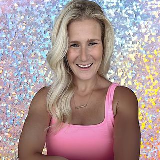 Jessica Cahoy, RN👩🏼⚕️Turned Hot Mom Coach👙