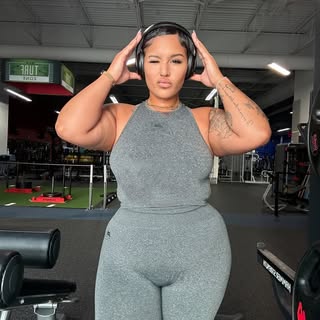 Midsize Fitness & Fashion Creator