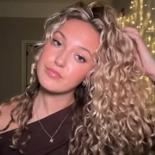 HANNAH SPARKS | curly hair tips + lifestyle