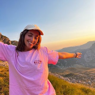 Nora πΏ | Adventure Traveler | Digital Nomad